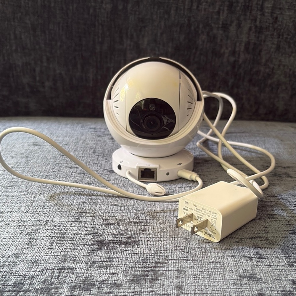 Invidyo White Security Camera with Charger for Baby’s room. (Used)